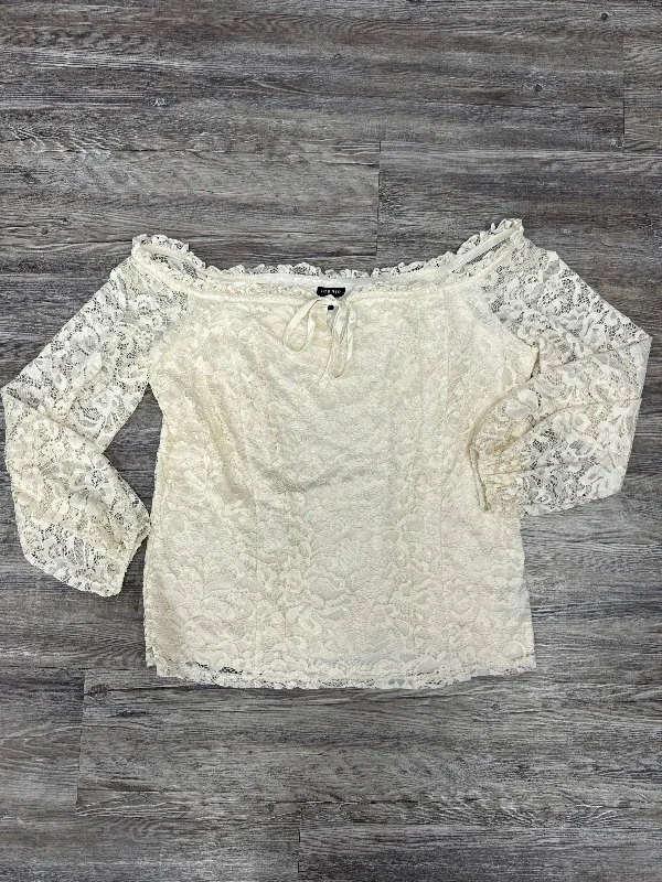 Top Long Sleeve By Torrid In Cream, Size: 1x