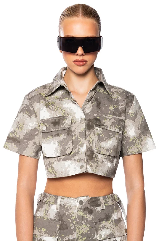 RUN THE WORLD CAMO CROPPED BUTTON DOWN